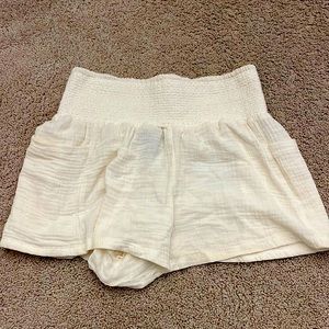 white flowy shorts with pockets- forever 21